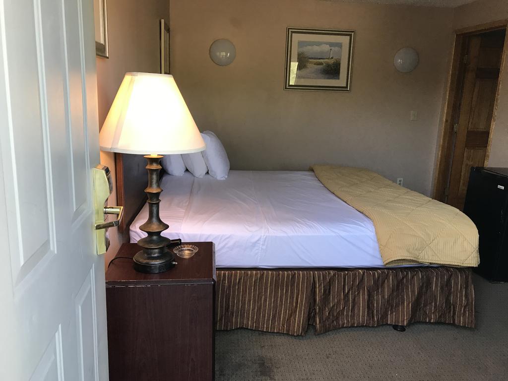 Capri Motel 2*