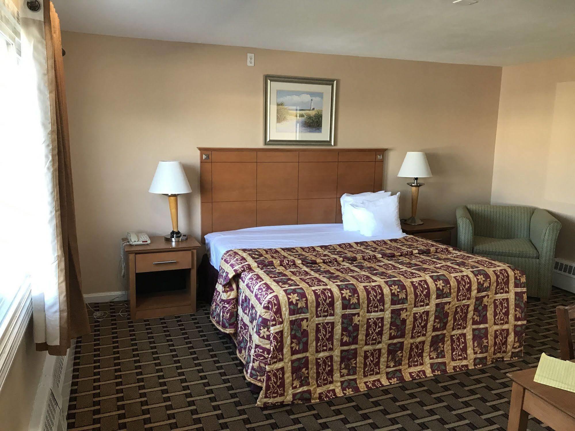 Capri Motel 2*